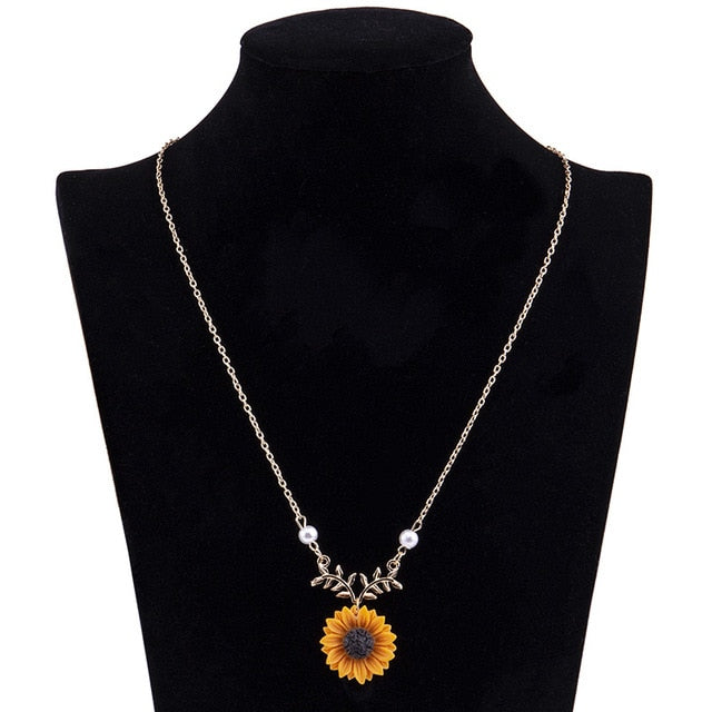 Delicate Sunflower Pendant Necklace For Women Creative Imitation Pearls Jewelry Necklace Clothes Accessories